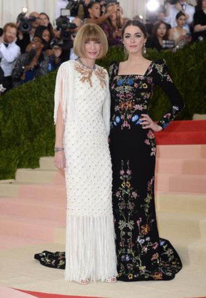 Un bloguero recrea en su casa los 'looks' más destacados de la gala Met 2016