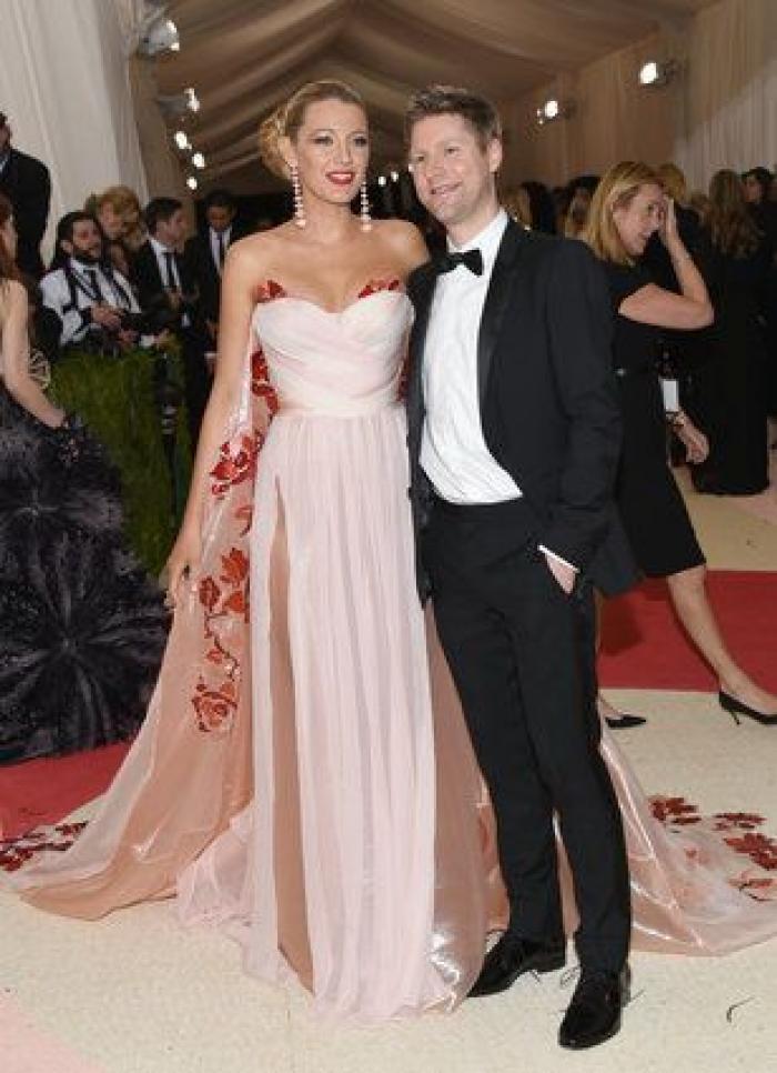 Un bloguero recrea en su casa los 'looks' más destacados de la gala Met 2016