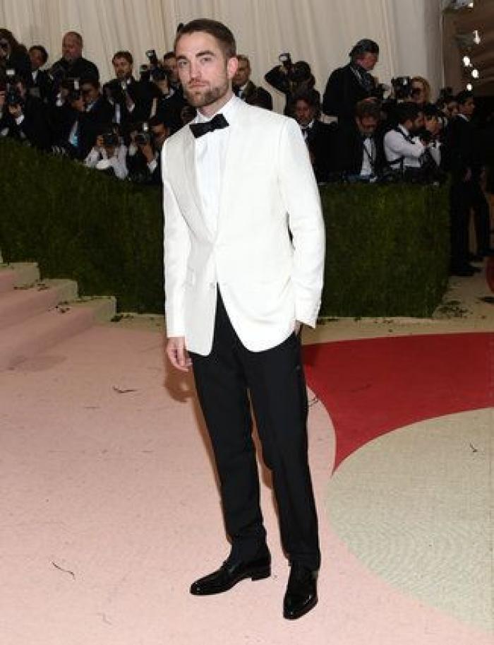 Un bloguero recrea en su casa los 'looks' más destacados de la gala Met 2016