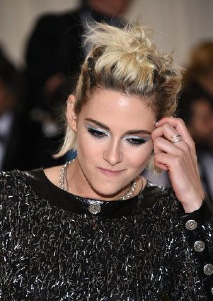 Un bloguero recrea en su casa los 'looks' más destacados de la gala Met 2016