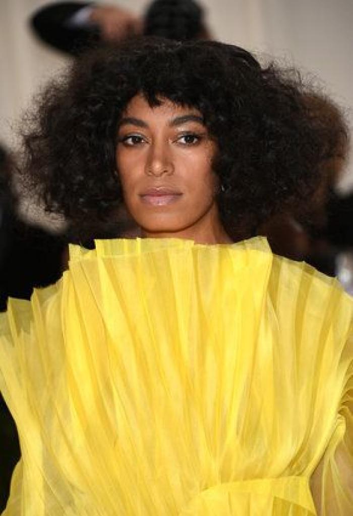 Un bloguero recrea en su casa los 'looks' más destacados de la gala Met 2016