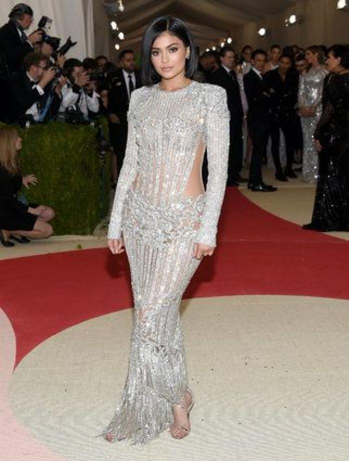 Un bloguero recrea en su casa los 'looks' más destacados de la gala Met 2016