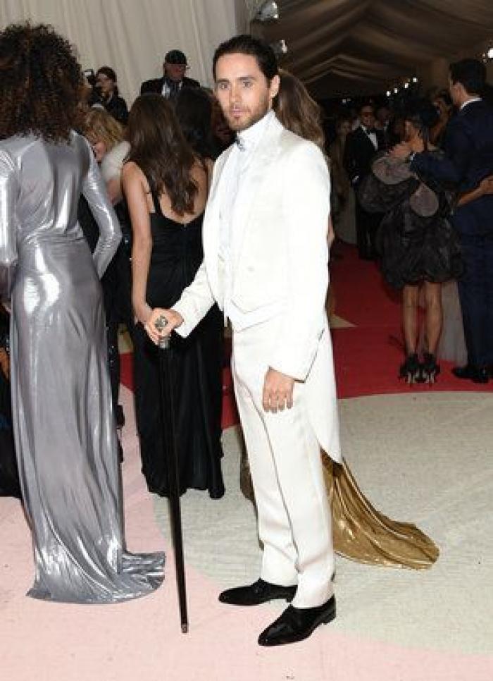 Un bloguero recrea en su casa los 'looks' más destacados de la gala Met 2016