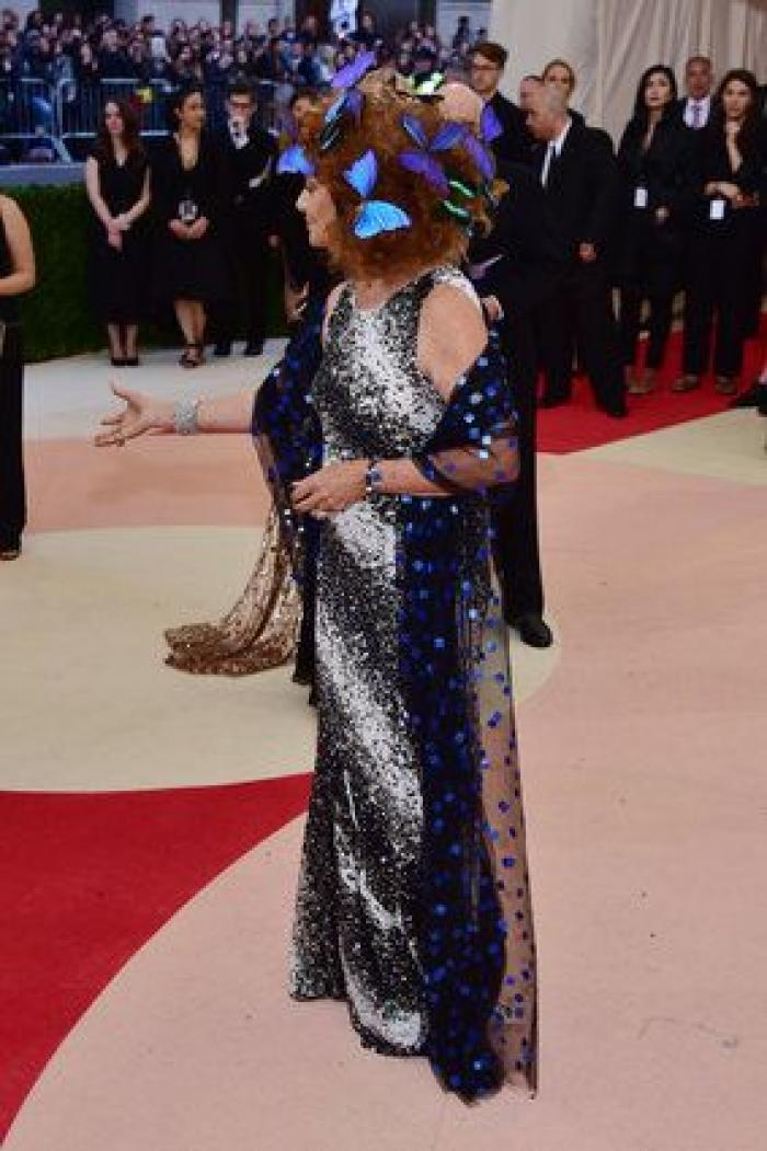 Un bloguero recrea en su casa los 'looks' más destacados de la gala Met 2016