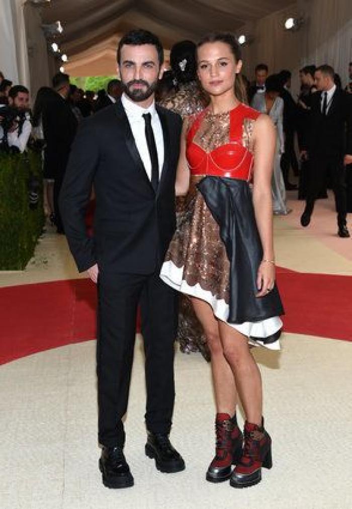 Un bloguero recrea en su casa los 'looks' más destacados de la gala Met 2016