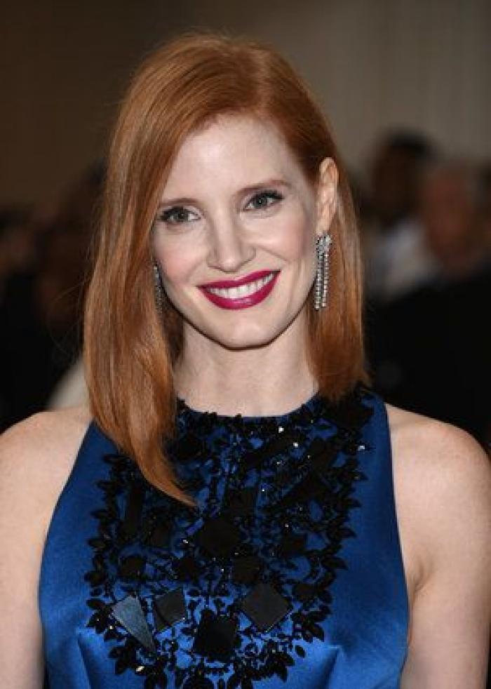 Un bloguero recrea en su casa los 'looks' más destacados de la gala Met 2016