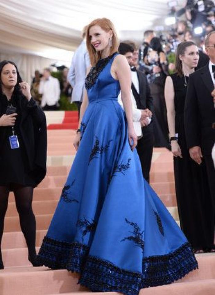 Un bloguero recrea en su casa los 'looks' más destacados de la gala Met 2016