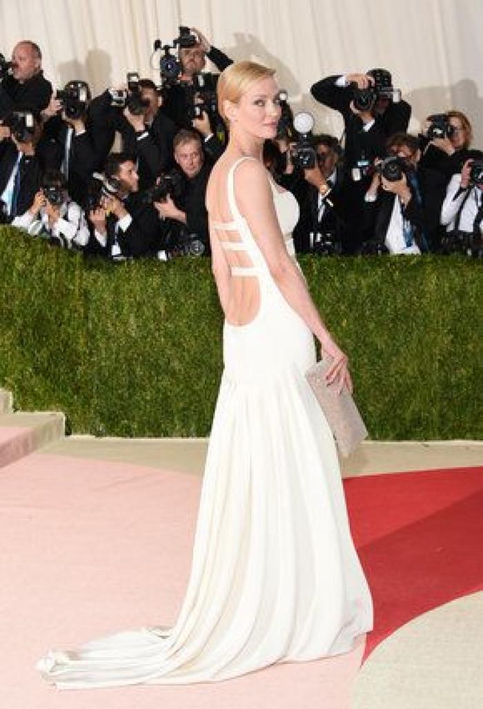 Un bloguero recrea en su casa los 'looks' más destacados de la gala Met 2016