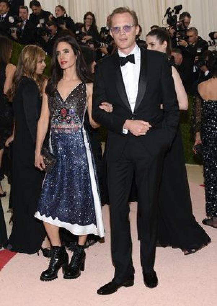 Un bloguero recrea en su casa los 'looks' más destacados de la gala Met 2016