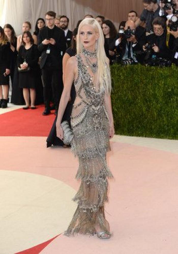 Un bloguero recrea en su casa los 'looks' más destacados de la gala Met 2016