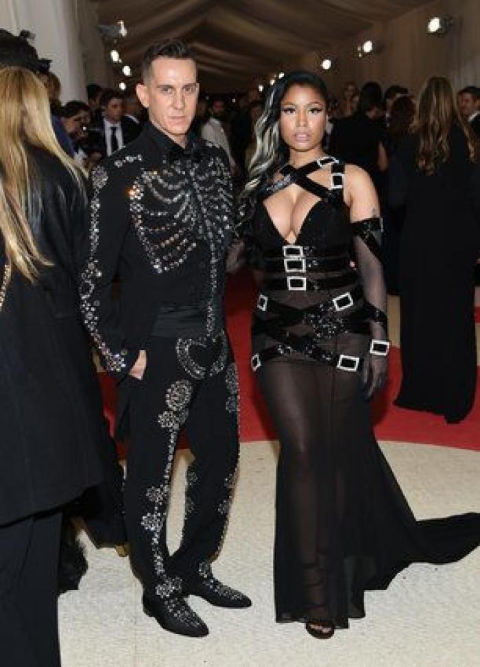 Un bloguero recrea en su casa los 'looks' más destacados de la gala Met 2016