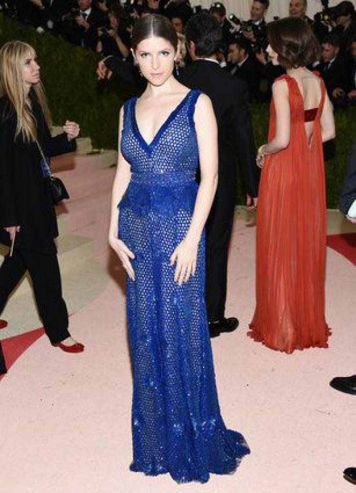 Un bloguero recrea en su casa los 'looks' más destacados de la gala Met 2016