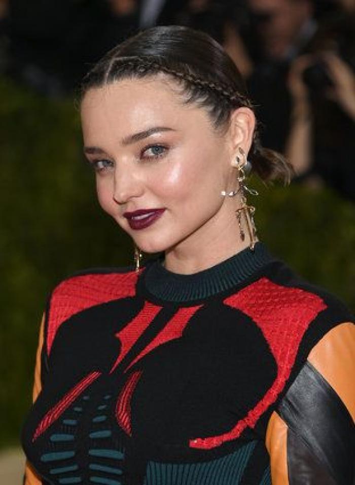 Un bloguero recrea en su casa los 'looks' más destacados de la gala Met 2016