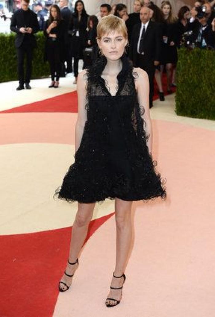 Un bloguero recrea en su casa los 'looks' más destacados de la gala Met 2016