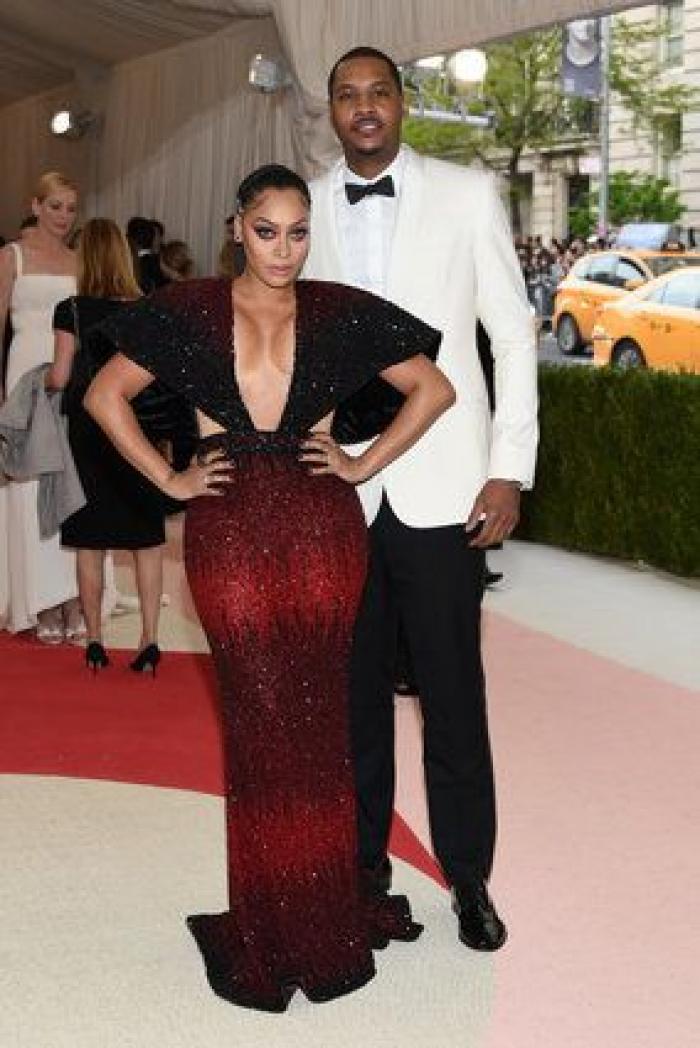 Un bloguero recrea en su casa los 'looks' más destacados de la gala Met 2016