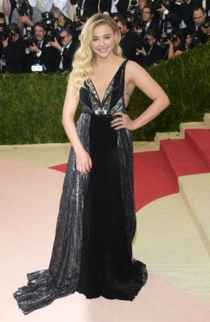 Un bloguero recrea en su casa los 'looks' más destacados de la gala Met 2016