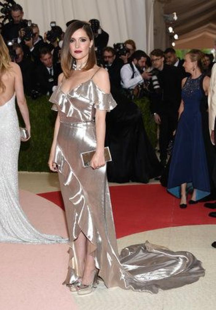 Un bloguero recrea en su casa los 'looks' más destacados de la gala Met 2016