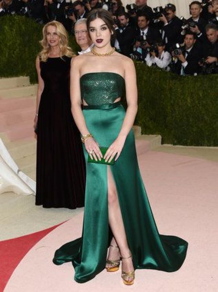 Un bloguero recrea en su casa los 'looks' más destacados de la gala Met 2016