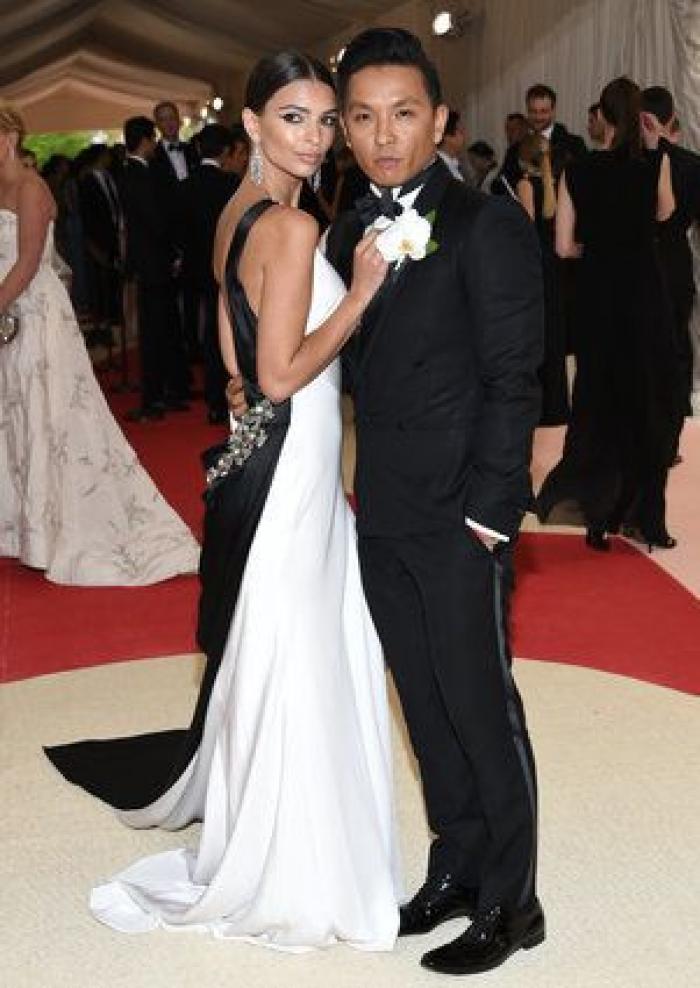 Un bloguero recrea en su casa los 'looks' más destacados de la gala Met 2016