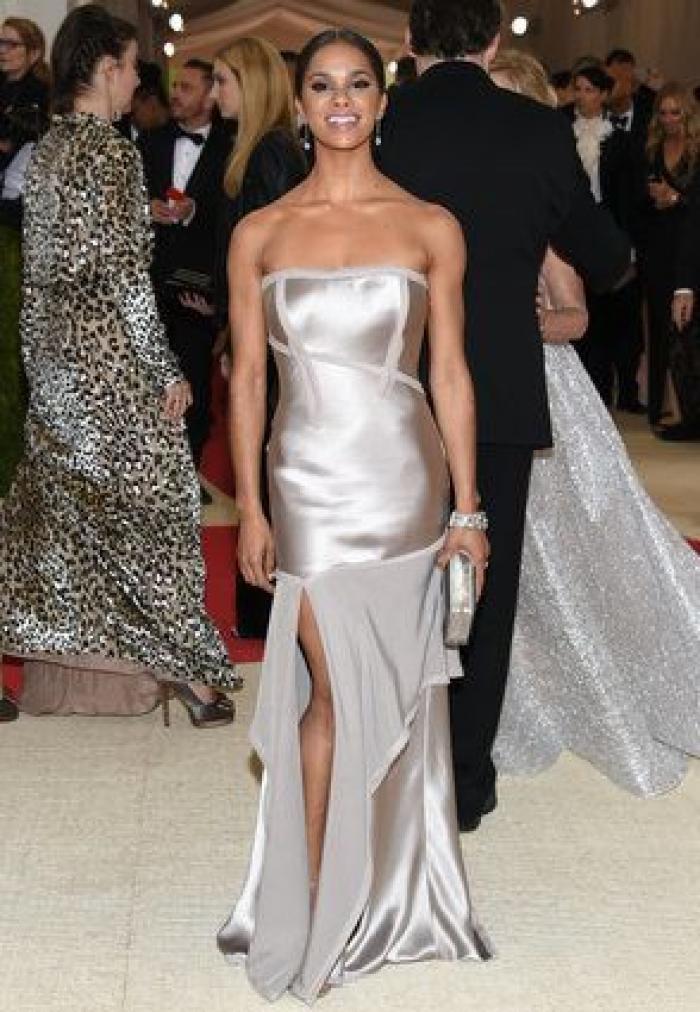 Un bloguero recrea en su casa los 'looks' más destacados de la gala Met 2016