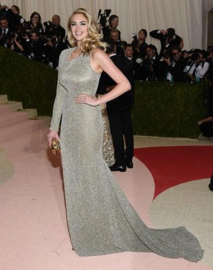 Un bloguero recrea en su casa los 'looks' más destacados de la gala Met 2016