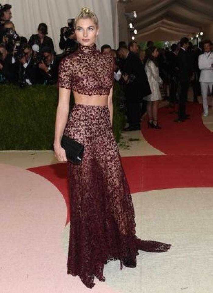 Un bloguero recrea en su casa los 'looks' más destacados de la gala Met 2016