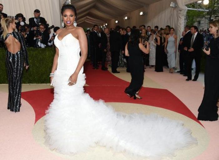 Un bloguero recrea en su casa los 'looks' más destacados de la gala Met 2016