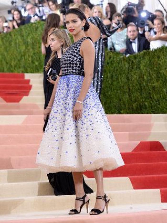 Un bloguero recrea en su casa los 'looks' más destacados de la gala Met 2016