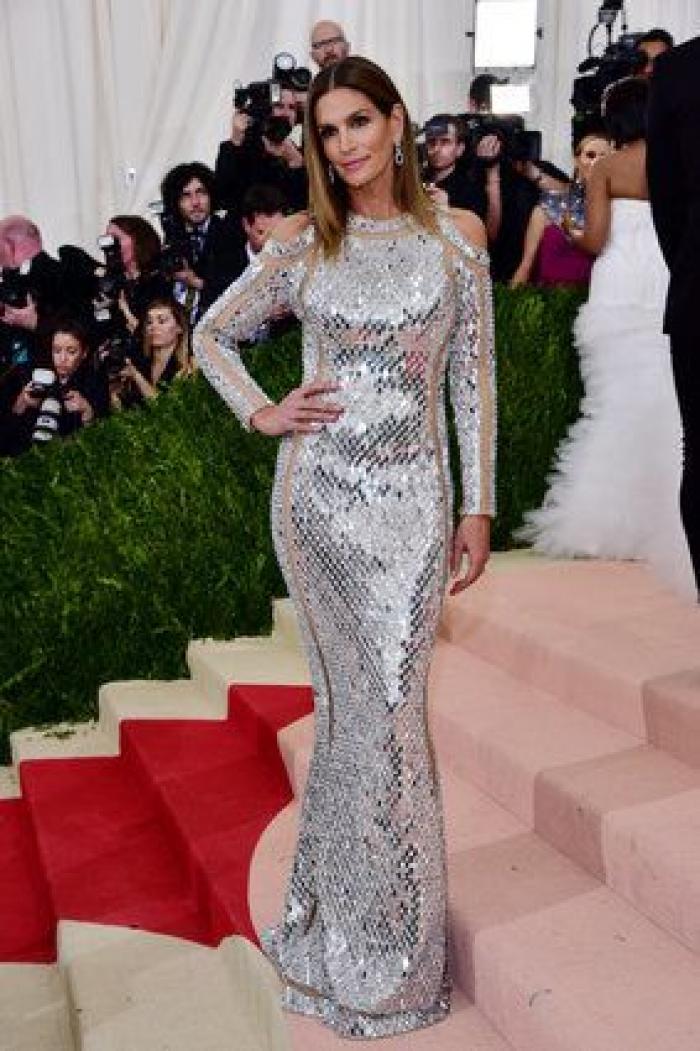 Un bloguero recrea en su casa los 'looks' más destacados de la gala Met 2016