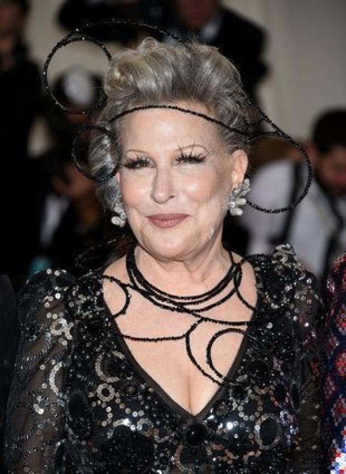 Un bloguero recrea en su casa los 'looks' más destacados de la gala Met 2016