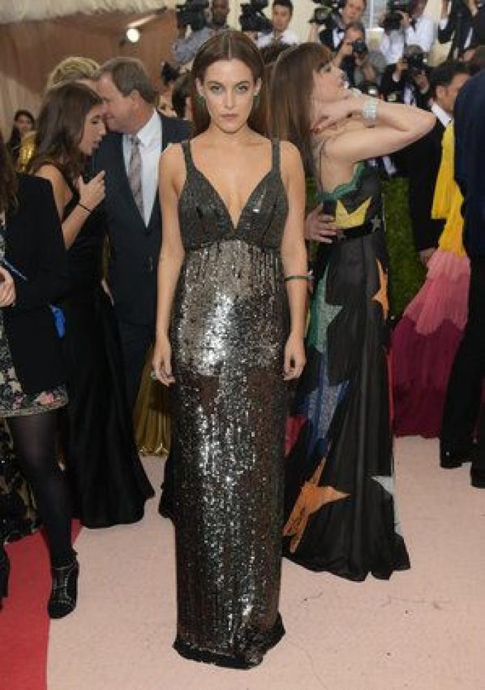 Un bloguero recrea en su casa los 'looks' más destacados de la gala Met 2016