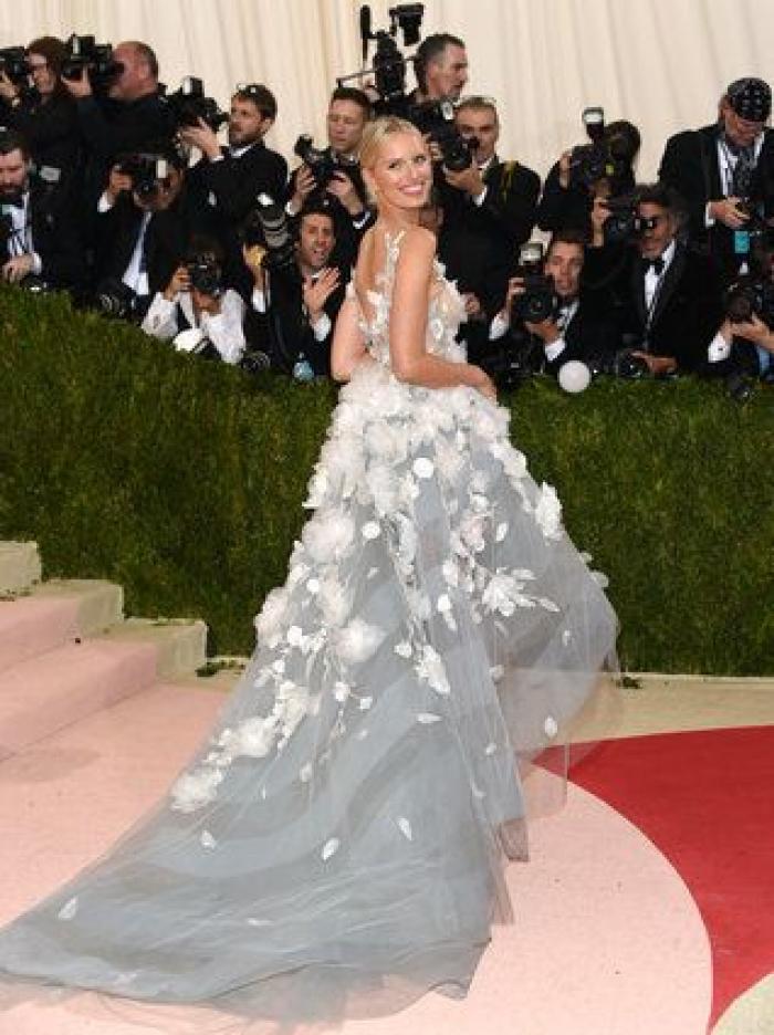 Un bloguero recrea en su casa los 'looks' más destacados de la gala Met 2016