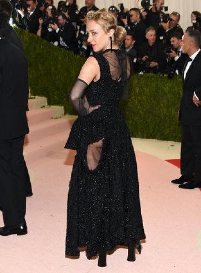 Un bloguero recrea en su casa los 'looks' más destacados de la gala Met 2016