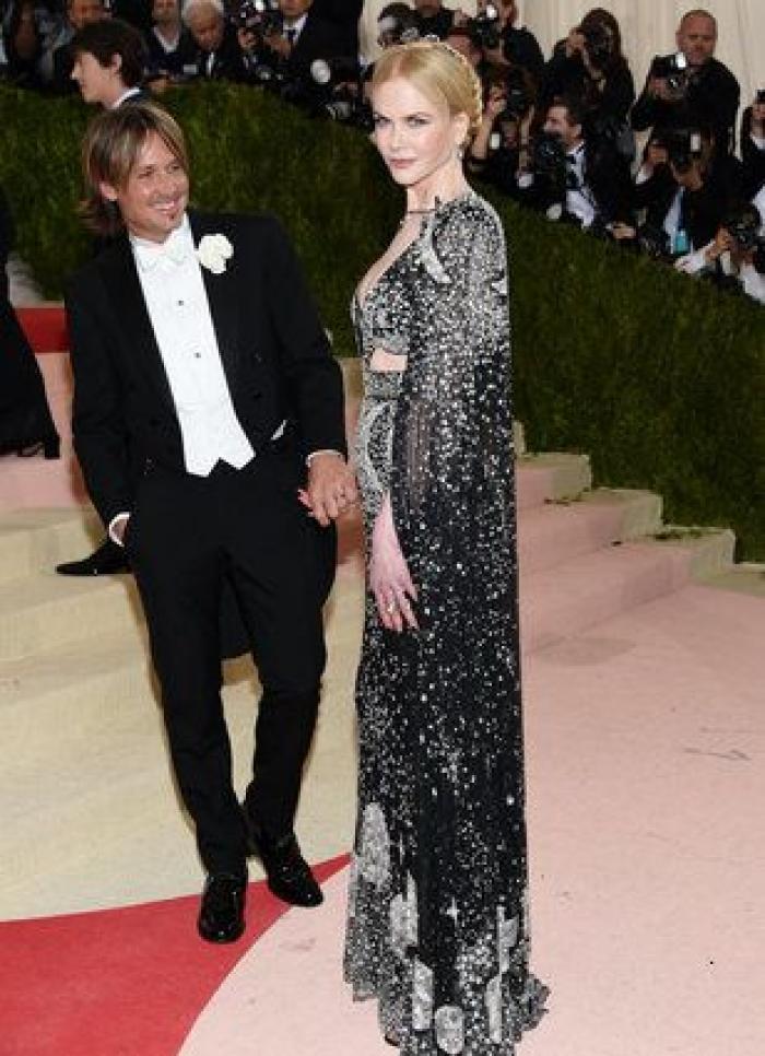 Un bloguero recrea en su casa los 'looks' más destacados de la gala Met 2016