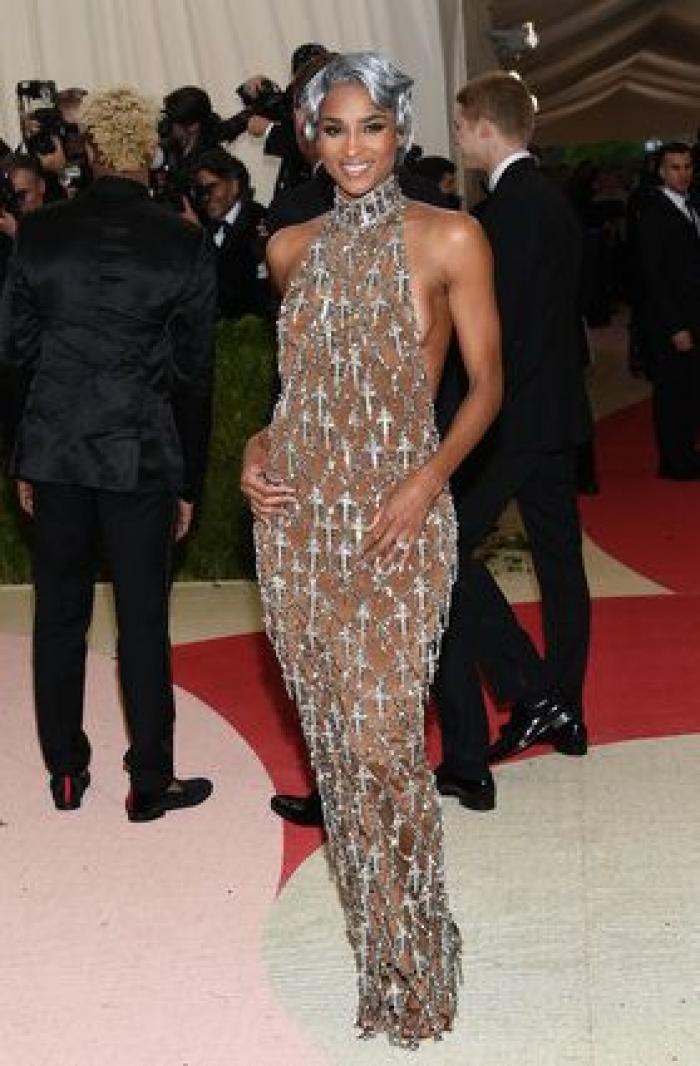 Un bloguero recrea en su casa los 'looks' más destacados de la gala Met 2016