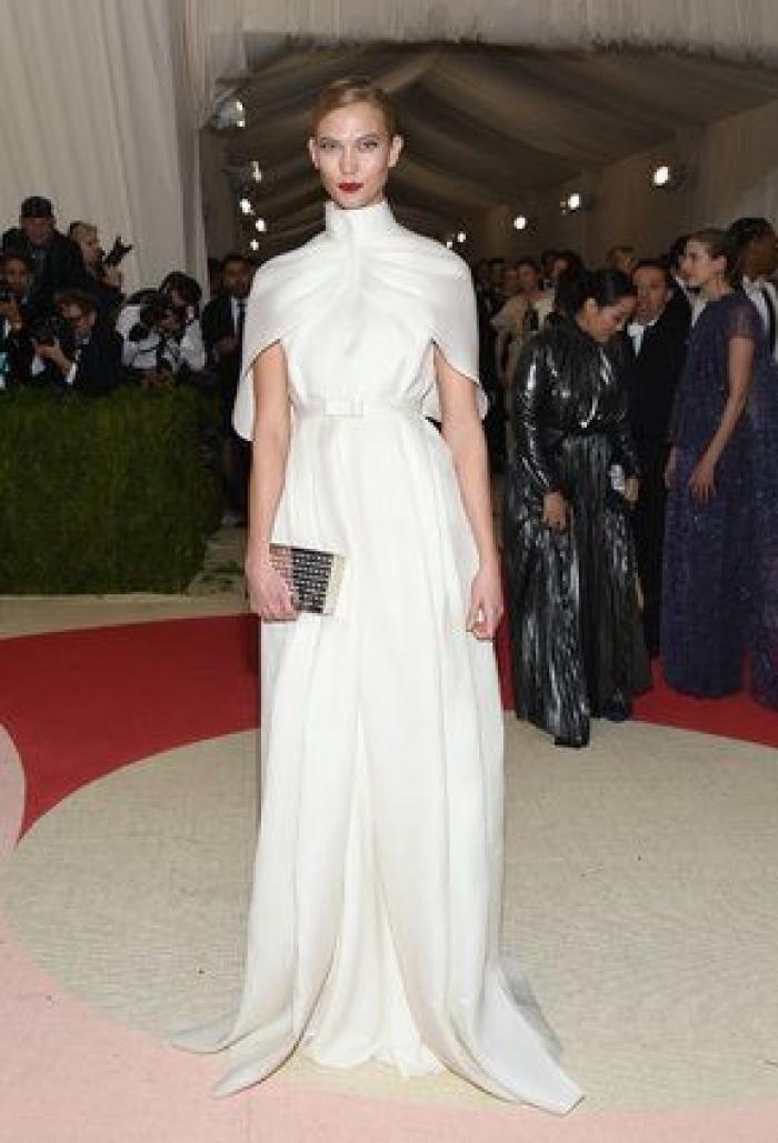 Un bloguero recrea en su casa los 'looks' más destacados de la gala Met 2016