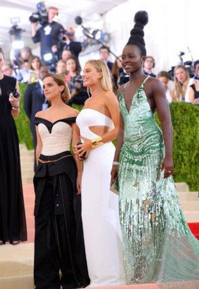 Un bloguero recrea en su casa los 'looks' más destacados de la gala Met 2016