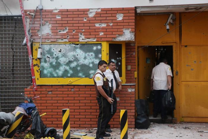 Unos 50 pistoleros llevan a cabo el atraco del siglo en Paraguay con armamento pesado y explosivos