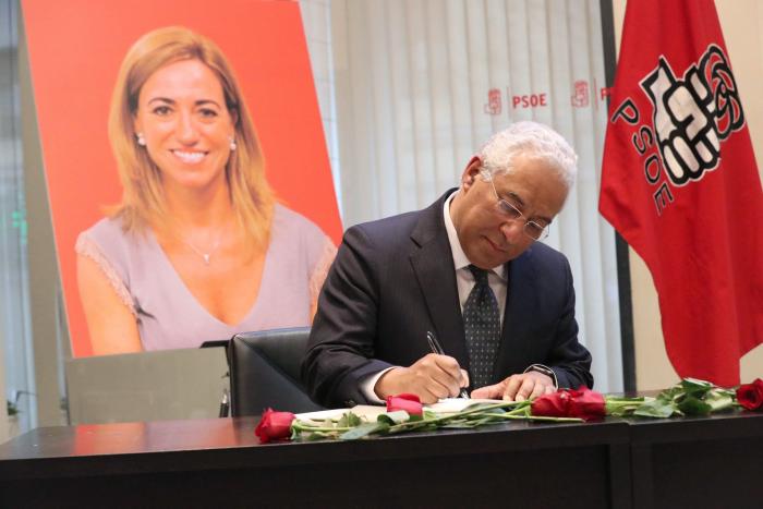 El último adiós a Carme Chacón