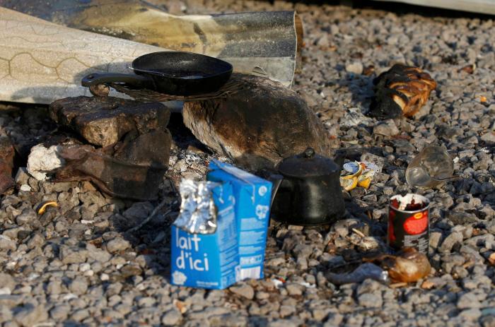 Un incendio destruye un campamento que albergaba a 1.500 migrantes en Francia