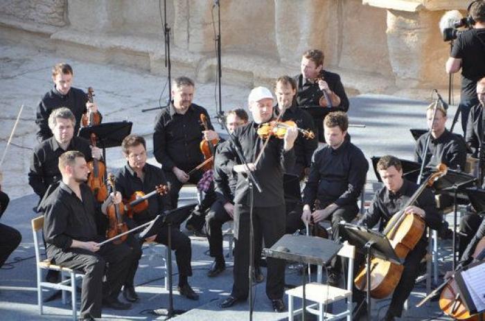 Palmira celebra la victoria frente al Daesh con un concierto de orquesta rusa