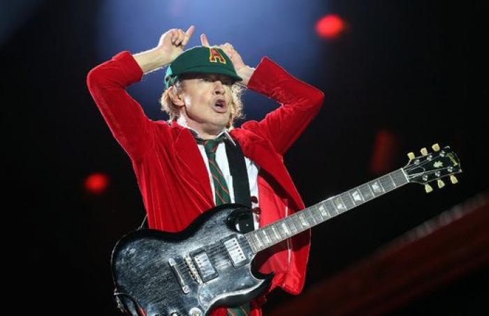 La prensa elogia con unanimidad el debut de Axl Rose con AC/DC