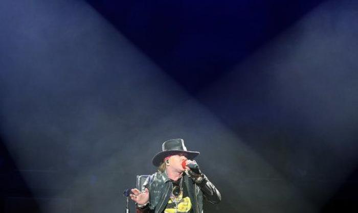 La prensa elogia con unanimidad el debut de Axl Rose con AC/DC