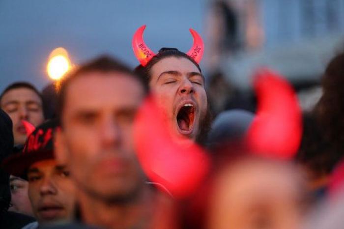 La prensa elogia con unanimidad el debut de Axl Rose con AC/DC