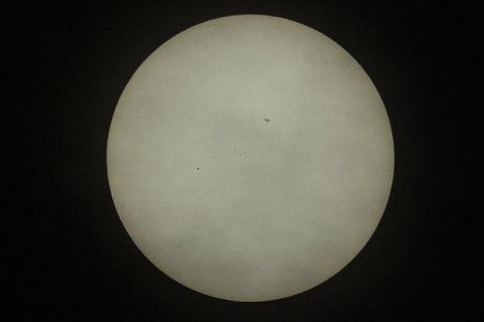 Mercurio se pasea por el Sol