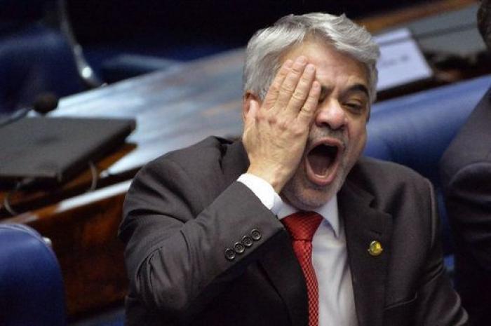 Festival de bostezos y sueño en la maratoniana sesión del Senado brasileño