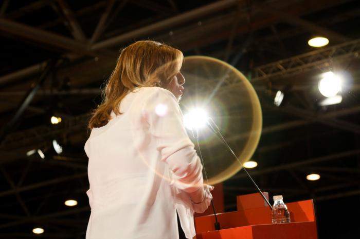 Detrás de los focos de la candidatura de Díaz: 'Carma', la falsa sobrina de Guerra y un 'hit' de Izal