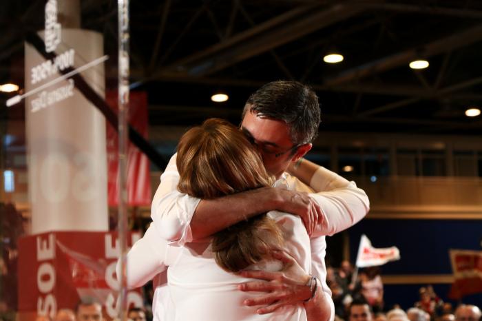 Detrás de los focos de la candidatura de Díaz: 'Carma', la falsa sobrina de Guerra y un 'hit' de Izal