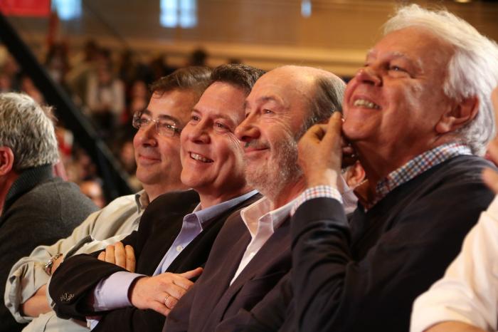 Detrás de los focos de la candidatura de Díaz: 'Carma', la falsa sobrina de Guerra y un 'hit' de Izal