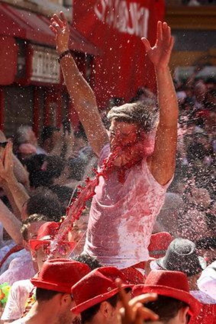 "¡Pamplonesas, pamploneses!": las mejores imágenes del chupinazo 2016